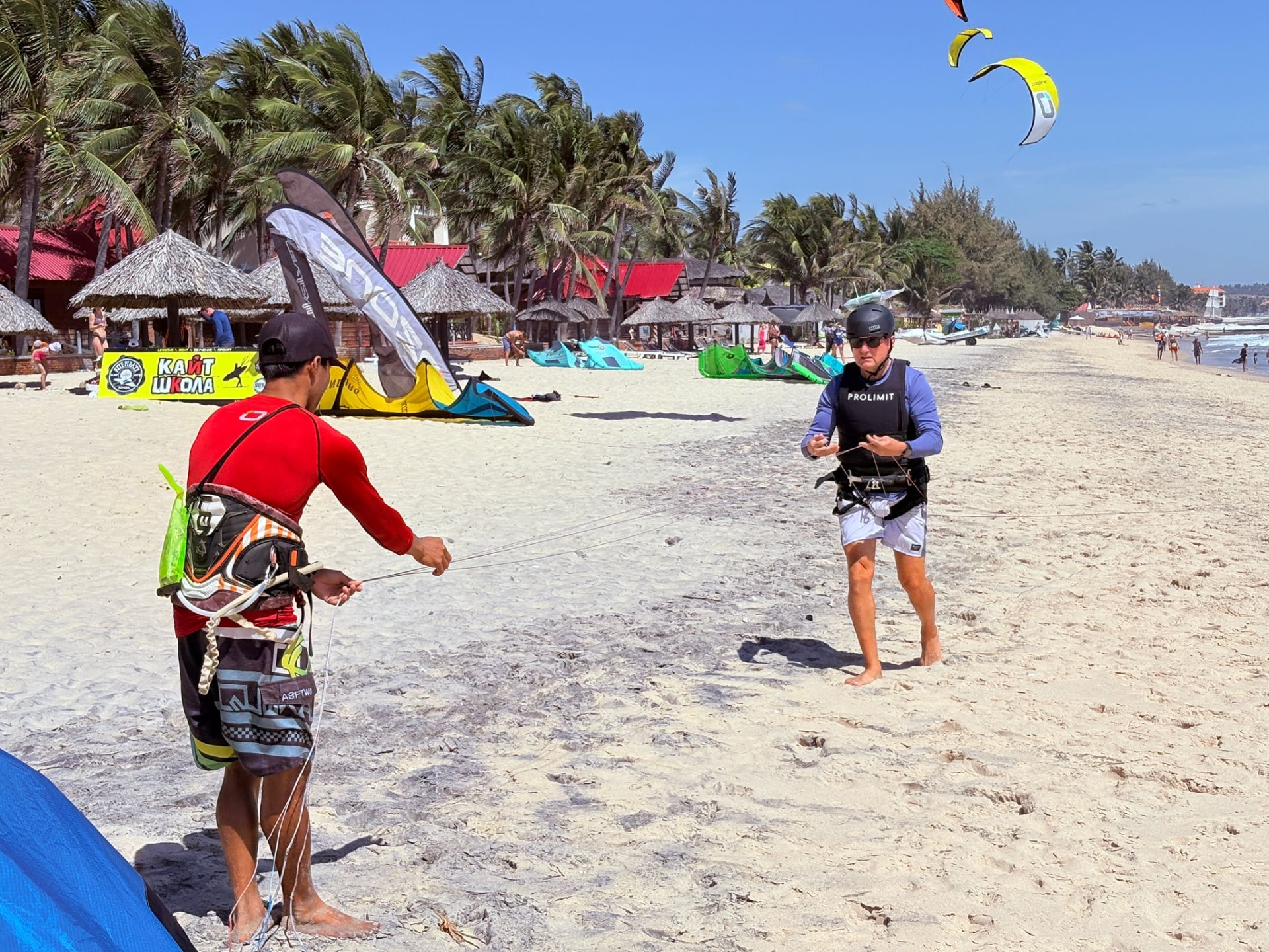 Lý briefing a student while setting up kite lines