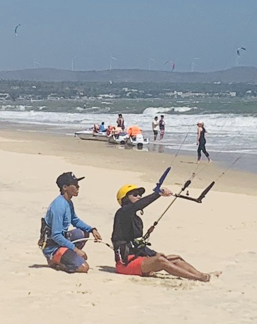 Beach briefing before a kitesurf lesson in Mui Ne